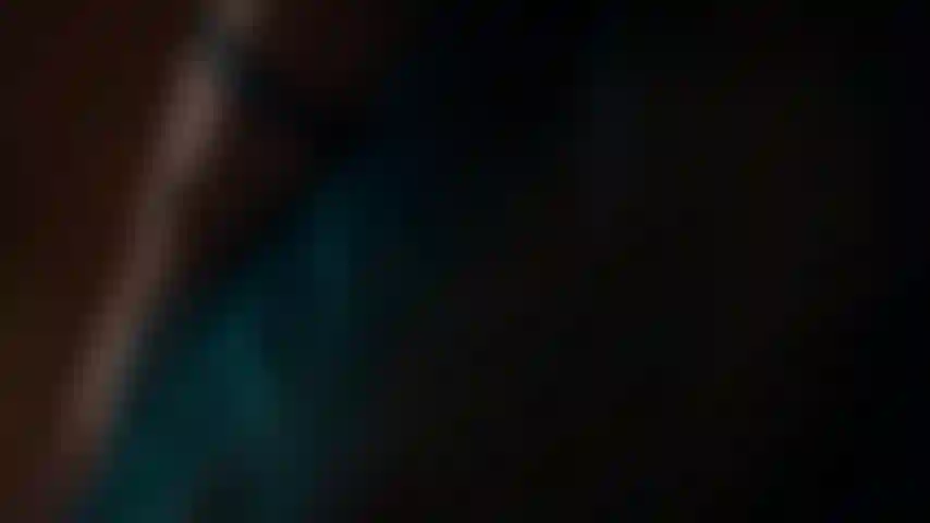 Vestido azul, olhos azuis.