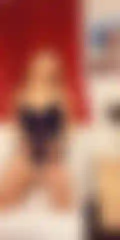 Anita dark é fodidamente apertada e peluciada.