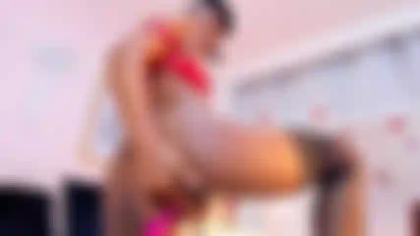 Venha gozar em ambos os meus buracos, ânus e buceta muito salivando e vibrador de passeio rápido.