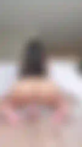 Cavalgando meu dildo grande e grosso.