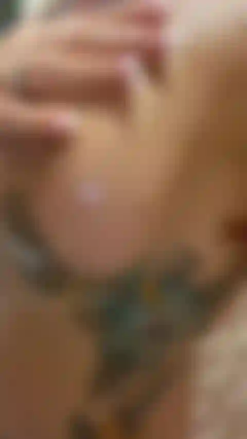 Óleo de bebê no chuveiro.