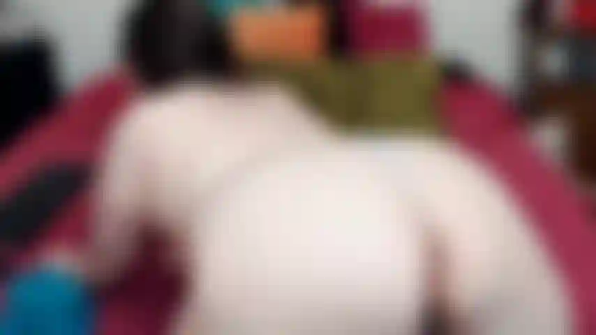 Twerking lento em topless