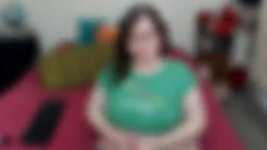 Titty solta e acaricia *sem som*.