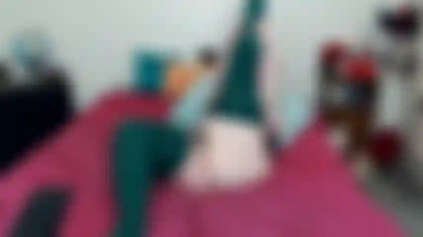 Meias verdes até a coxa *sem som*.