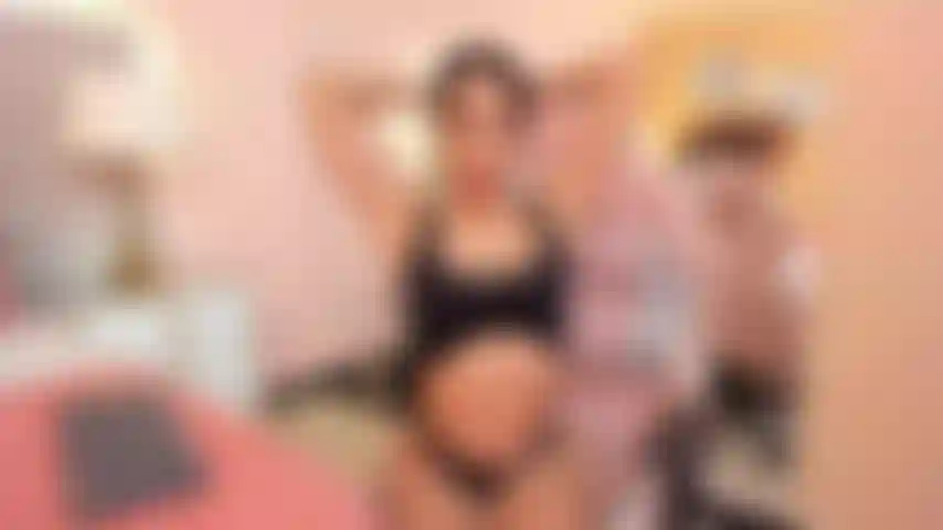 Dedos na minha bucetinha apertada.