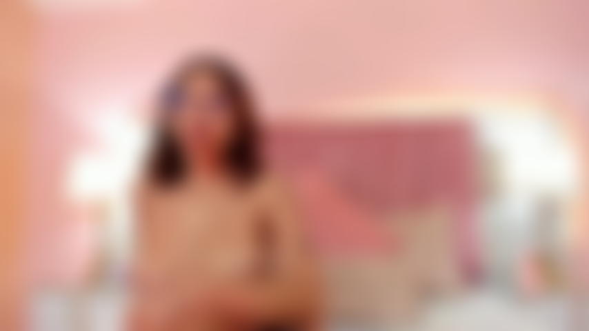 Tão pequena, tão vazia e com a boca cheia do jeito que você gosta.