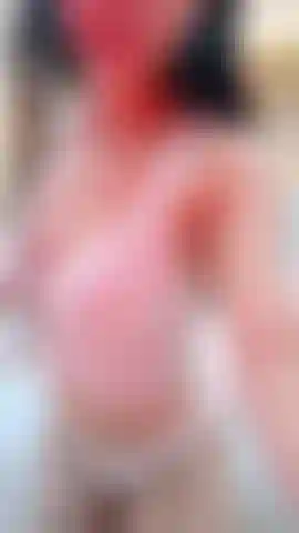 Meus peitos imploram para serem fodidos e beijados até ficarem bem molhados.