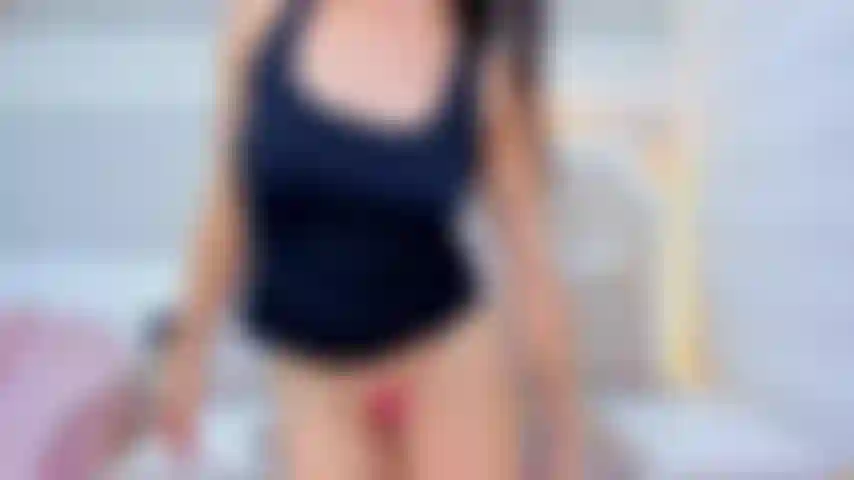 Minha bunda está sendo fodida por uma jungeuete que imagino que seja seu pau.