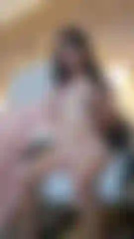 Quero que você veja meu corpo nu e molhado para você enquanto você se masturba e eu abro minha buceta para você.