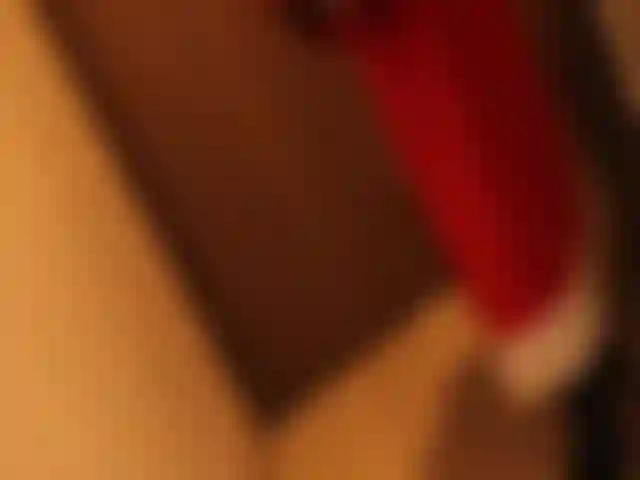 Venha desembrulhar seu presente sexy e obter tantos segredos comigo.