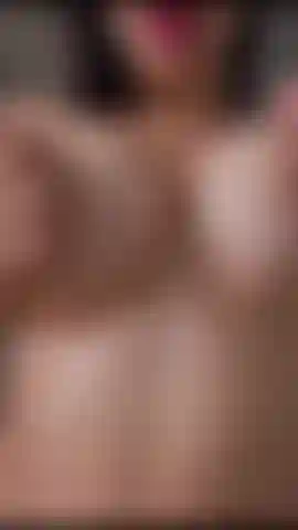 Coisas aconteceram no meu chuveiro... Saliva nos meus seios e um corpo molhado mmm.