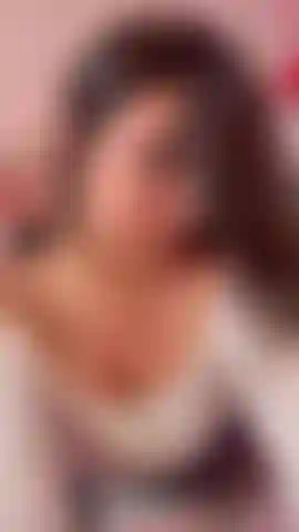 Lábios bonitos, peitos, corpo... Mmm sim.