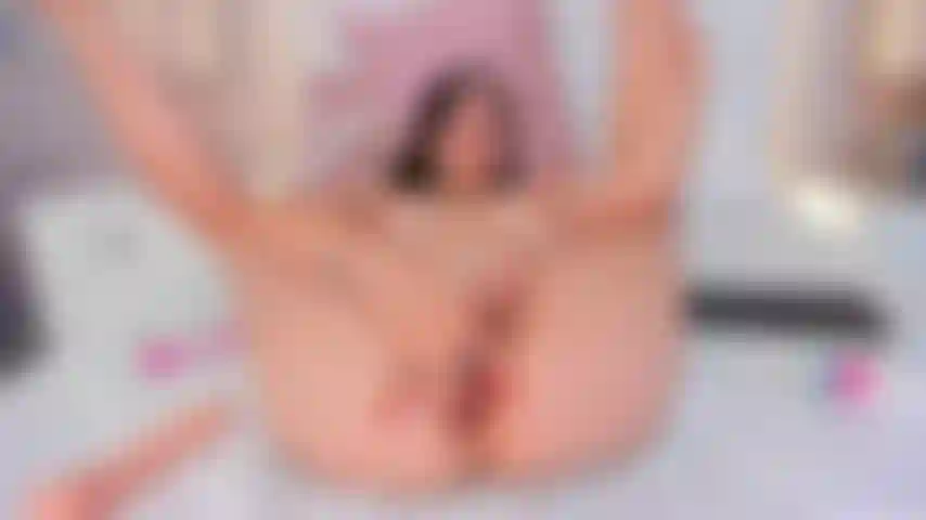 Minhas unhas combinam com o rosa da minha buceta.