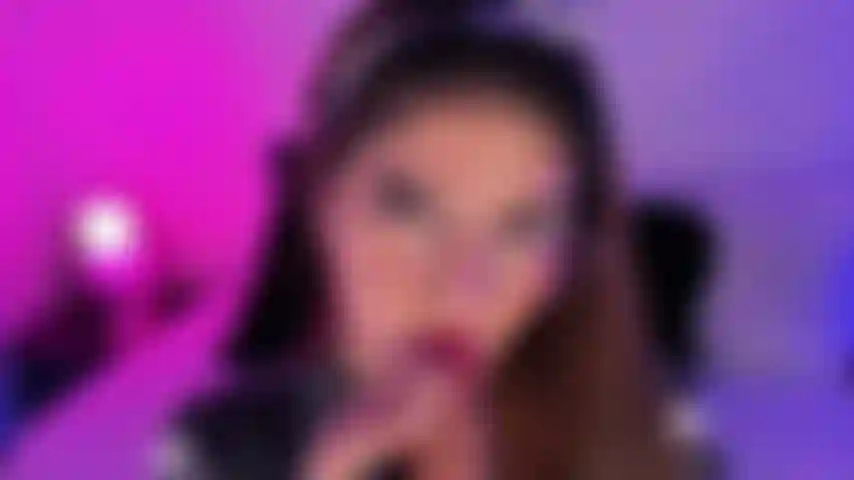 Essa menina é muito gostosa e brinca com seu pau até vocês dois gozarem.