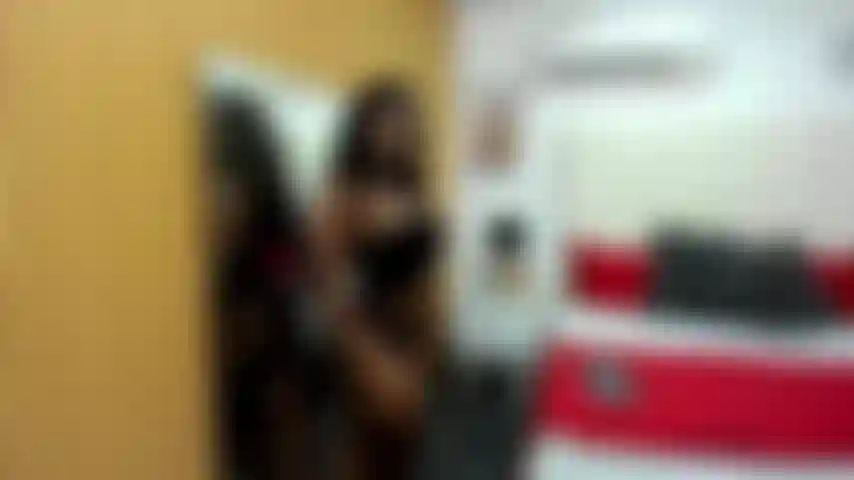 Seduzindo você com um striptease sensual e ousado, para te deixar tão excitado que me faça masturbar minha buceta e fazê-la vibrar até ficar molhada de tanto prazer.