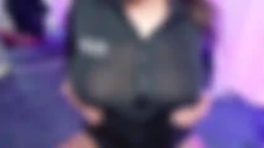 yesss girl play with that titis and niples