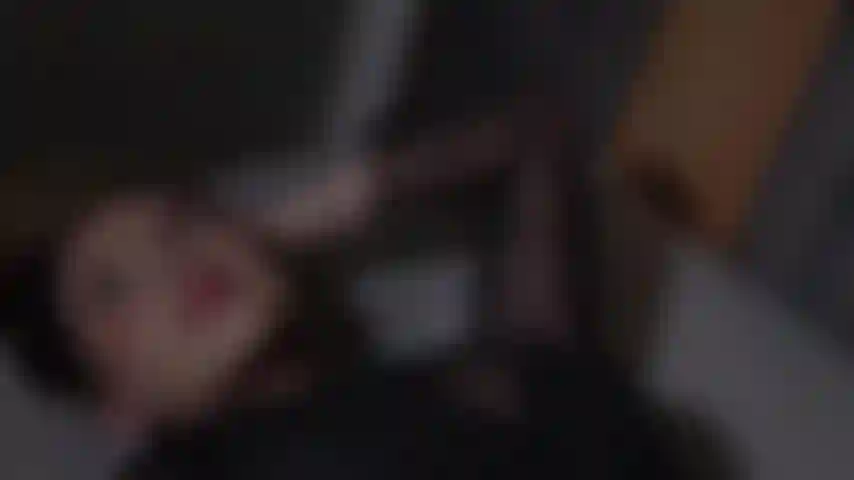 Entre no meu quarto e faça-me sua.