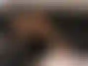 Antonio relaxa no sofá, fica com tesão e chupa o pau.