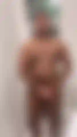 Gozando no banheiro.