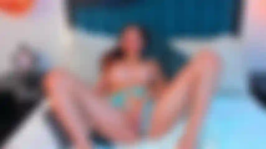 Sinto minha boceta pingando, desesperada para que você a preencha completamente, morda meus mamilos, me chupe com força e me faça implorar por mais.