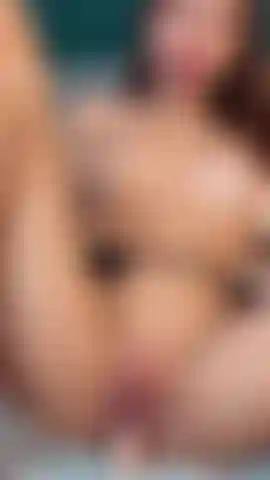 Me foda com seu pau grande e gordo, amor, adoro quando você me faz cair de prazer.