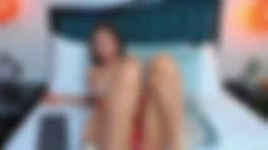 Minha mente continua me dizendo como é a sensação de você me preencher completamente... Deslizei minha mão entre minhas pernas, mas nada se compara à realidade.