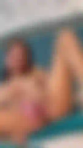 Como é delicioso quando eu toco em você, amor.