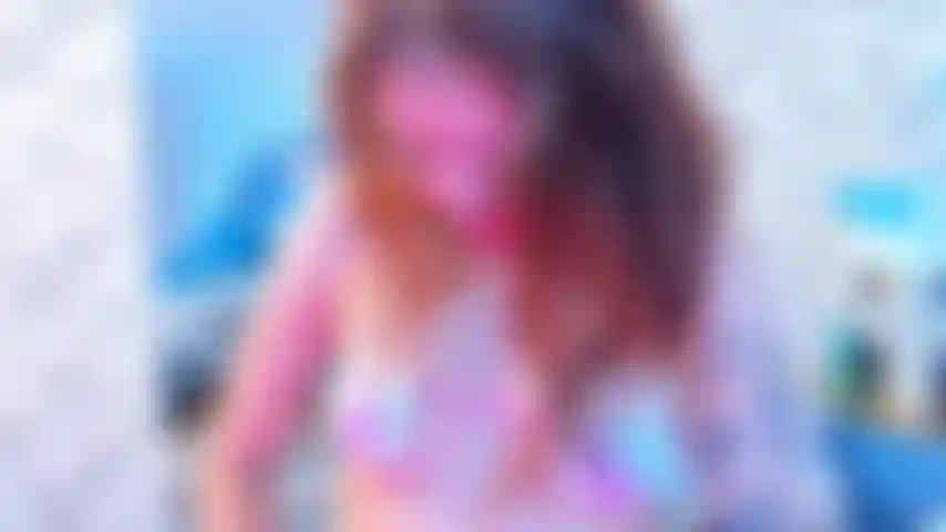 Você vai se apaixonar pelo jeito que meus peitos dançam comigo.