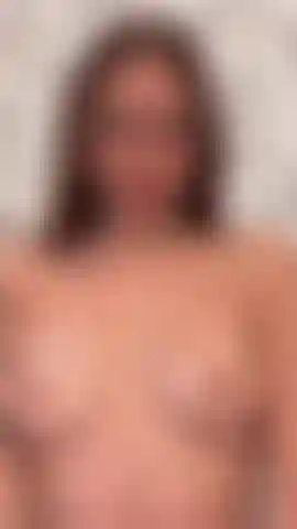 Tenho peitos e saltos.