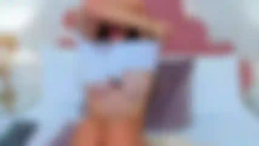 Come and listen to how I can lose control if you turn me on the right way.