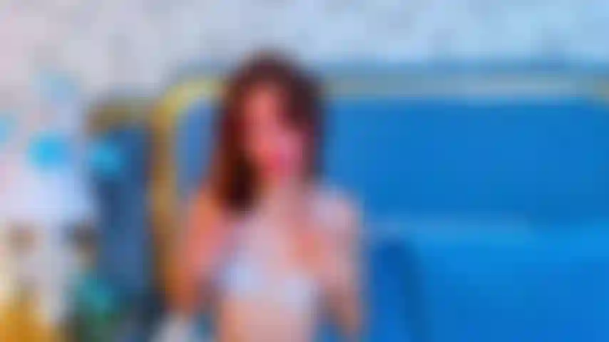 Me deixo levar sensualmente para que você dance ao ritmo do vídeo quente dos meus peitos acetinados !!!!!