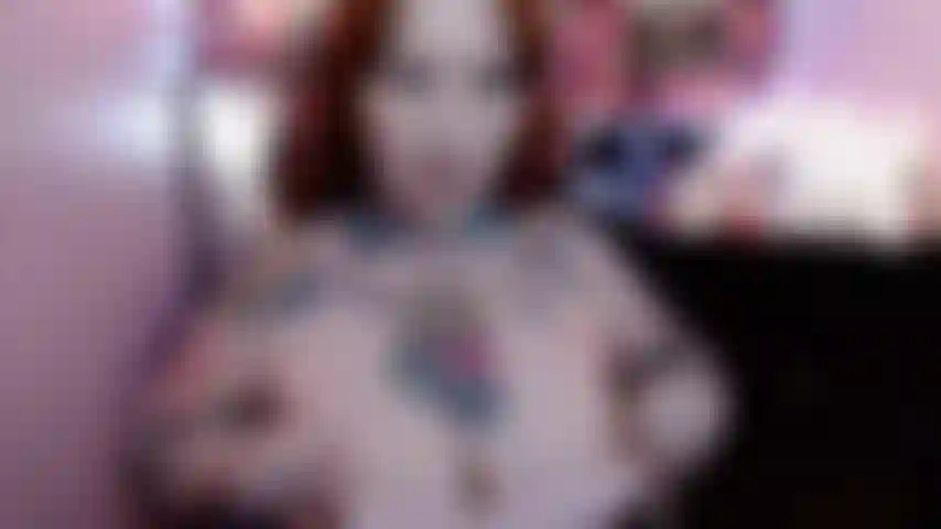 Buceta cremosa de comprimento total foda com brinquedo.