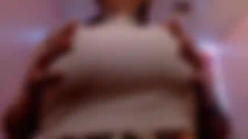 Titty batendo de perto.