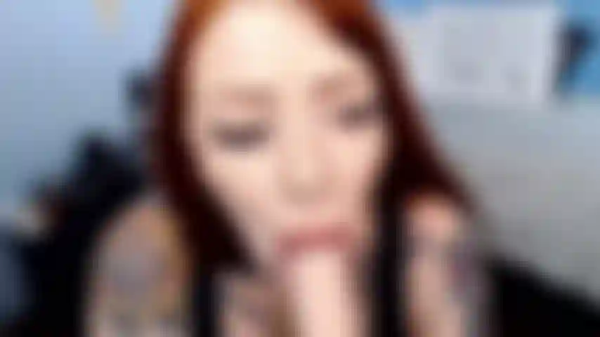 Vagabunda ruiva dando um bj desleixado.