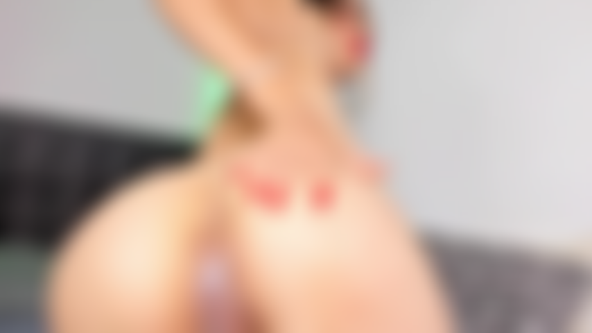 " Não sou apenas um rosto bonito... Sou o desejo que sua imaginação desperta."