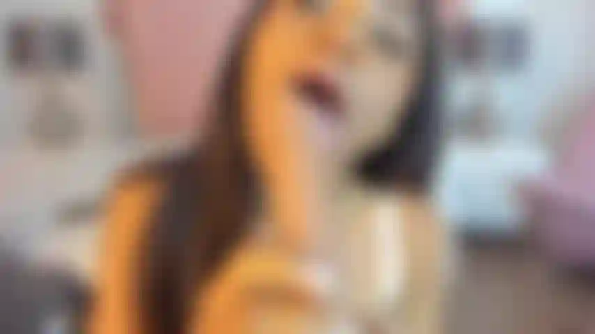 Deixa eu chupar seu pau até você gozar na minha boca.