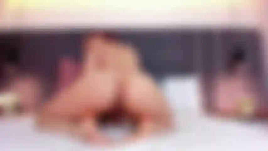 Bunda grande quicando no seu pau.