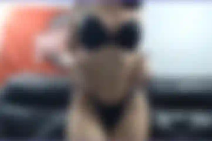 Você ama minha bunda?!? Este vídeo é cheio de twerking, cavalgando, cachorrinho e fodendo minha buceta com meu vibrador!! Mais um bom orgasmo duro no final.