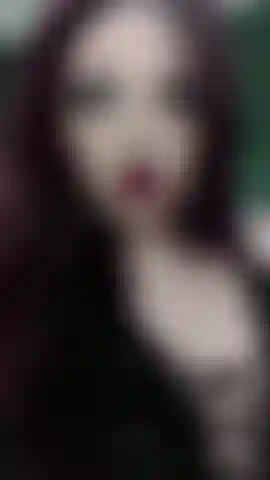 Dark beauty with irresistible lips, hypnotic eyes and a teasing smile. Dare to get closer? 🖤