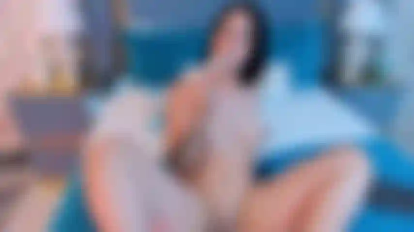 Estou tão excitada e pronta para ser fodida profundamente que quero que meus peitos balancem e minha buceta queime de prazer. Quero sentir seu pau preencher cada canto de mim, enquanto minhas curvas apertam e tremem a cada estocada.