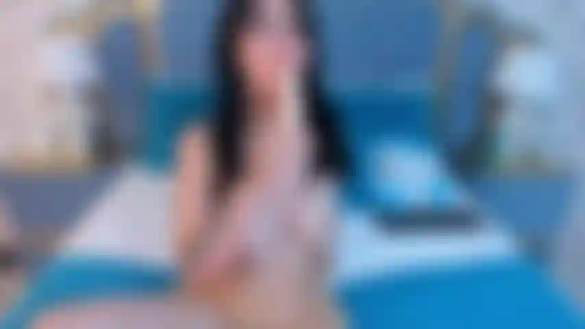 Nesta posição de cachorrinho, minha bunda está totalmente exposta e pronta para ser fodida, pronta para você gozar e me encher profundamente... Mal posso esperar para sentir você aqui dentro, me dando tudo o que você tem.