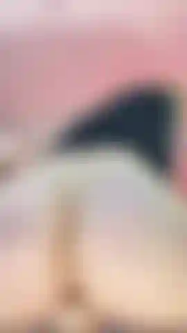 Olha essa bunda suculenta.