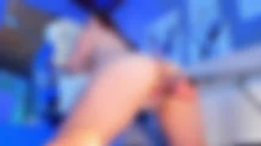 Fodendo minha buceta até esguichar.