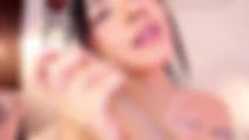 Quão fundo você consegue ir na minha garganta e quão suja você consegue me deixar?