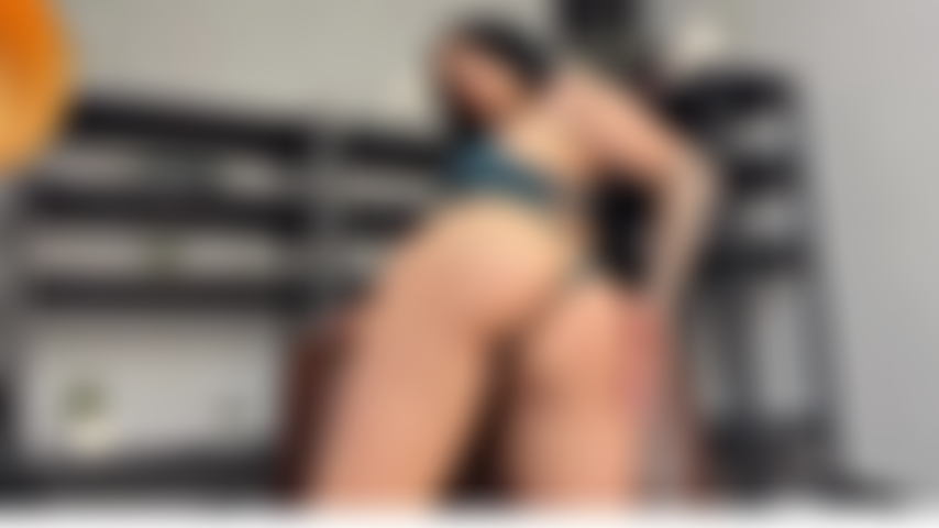 Bunda e peitos.