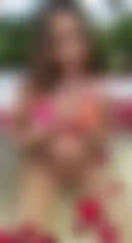 Garota sexy na banheira.