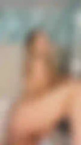 Dedilhando forte para poder gozar!