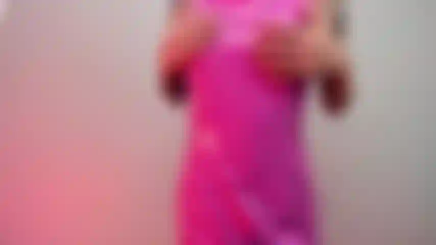 Fetiche por unhas longas e naturais.