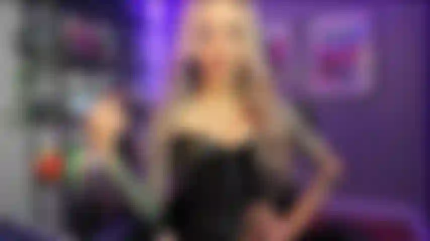 Contato visual com a deusa astrid.