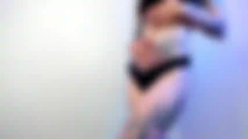 Toy time com hitachi em tanga preta.